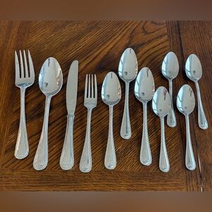 TOWLE 18/0 LIVING COLLECTION Zoe 11 pieces Fork Spoon knife serving spoon & fork